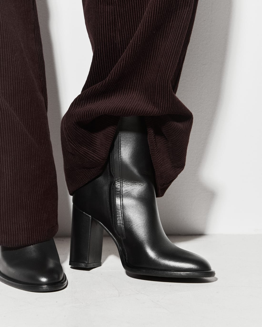 Ботильоны из натуральной кожи черного цвета