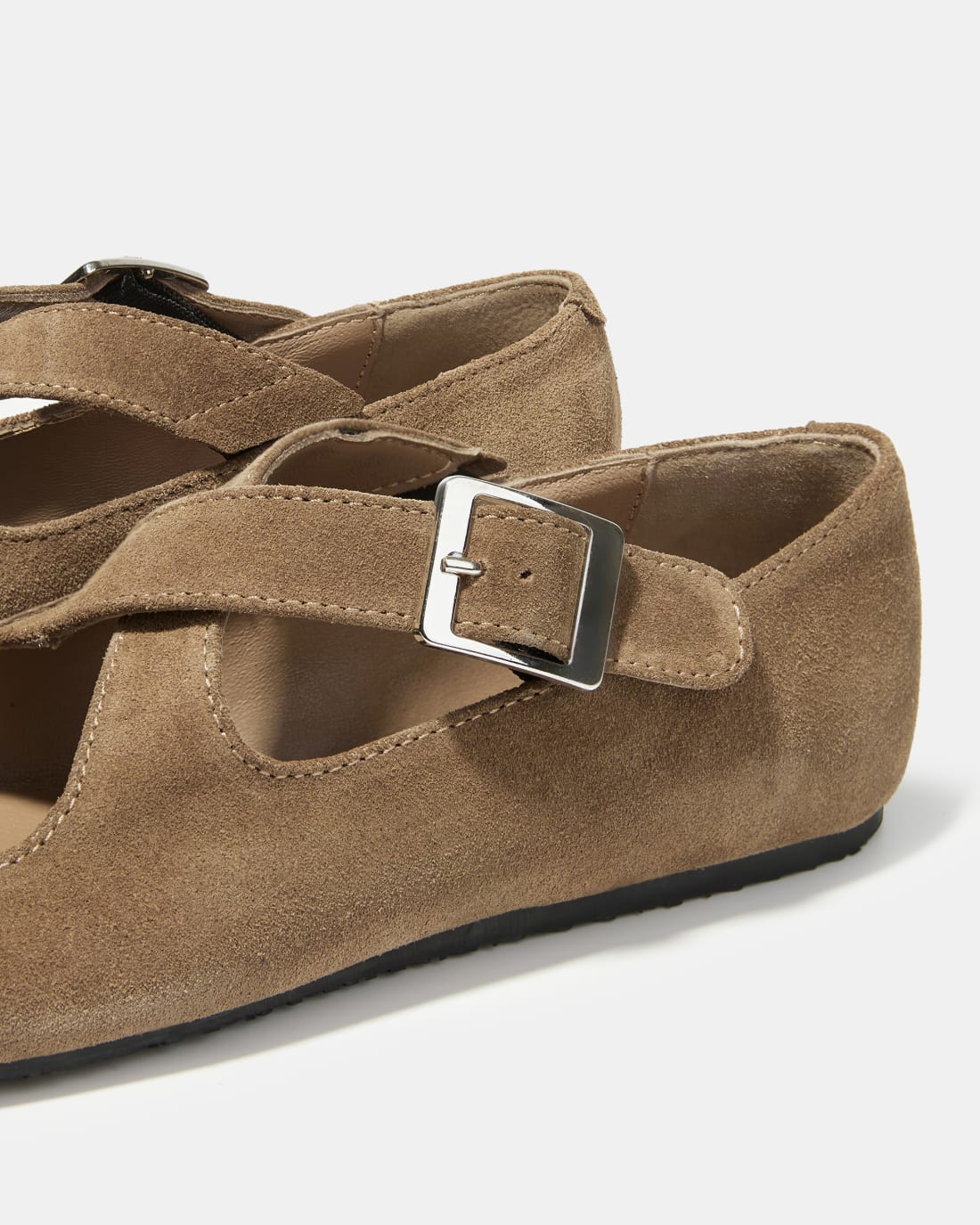 Бежевые балетки из замши