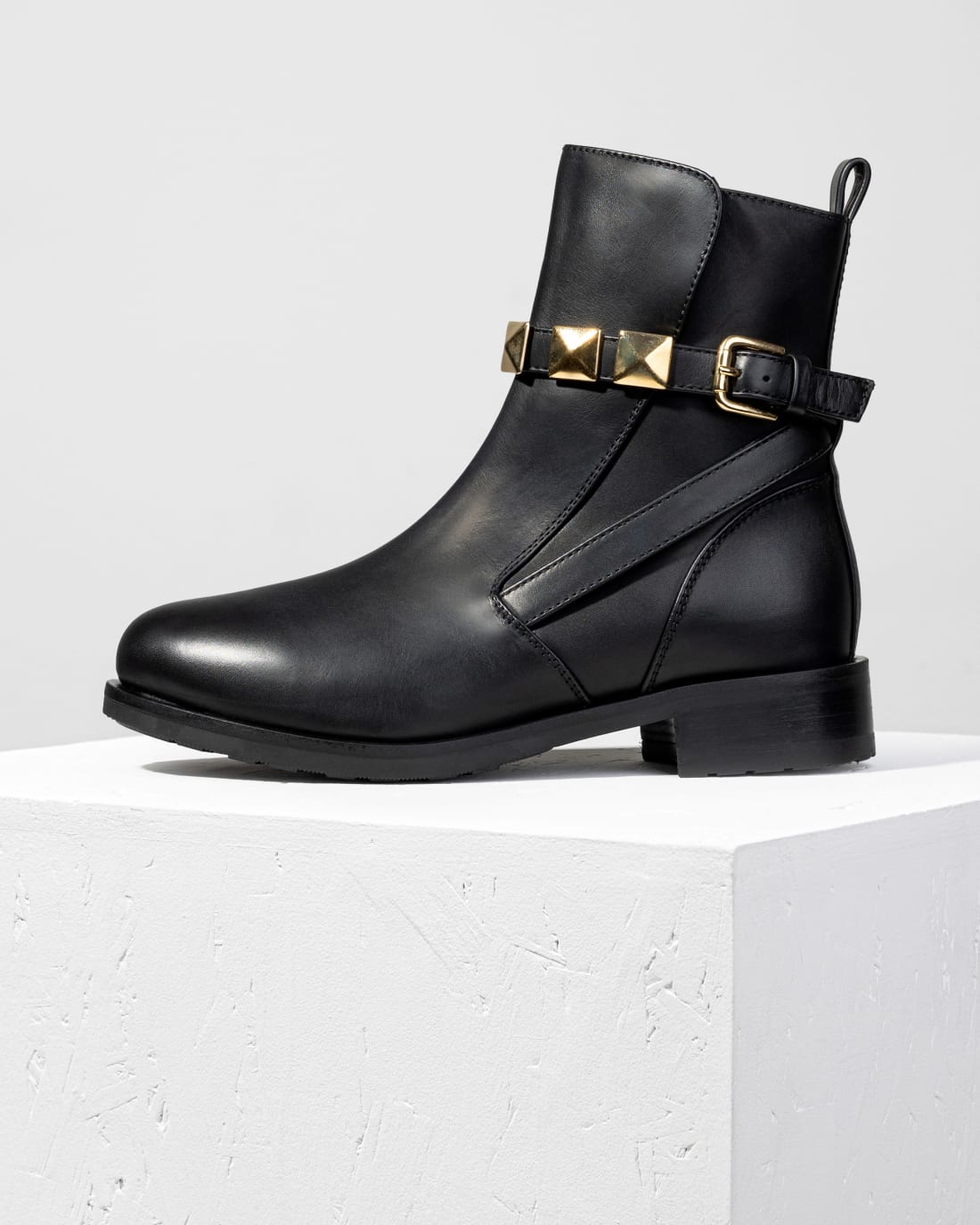 Черные кожаные ботинки с декоративными элементами - Image 1 of 5