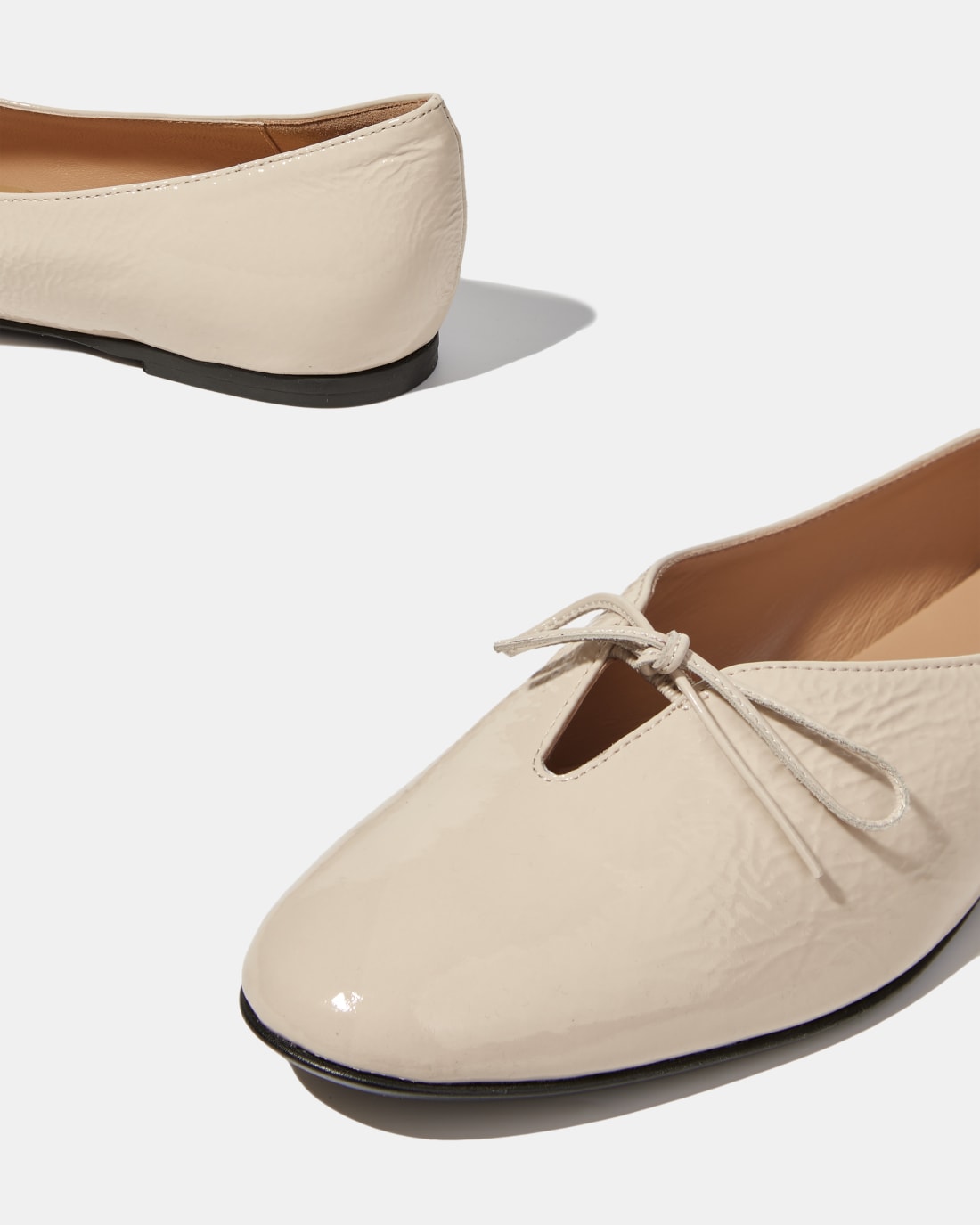 Белые туфли из натуральной кожи