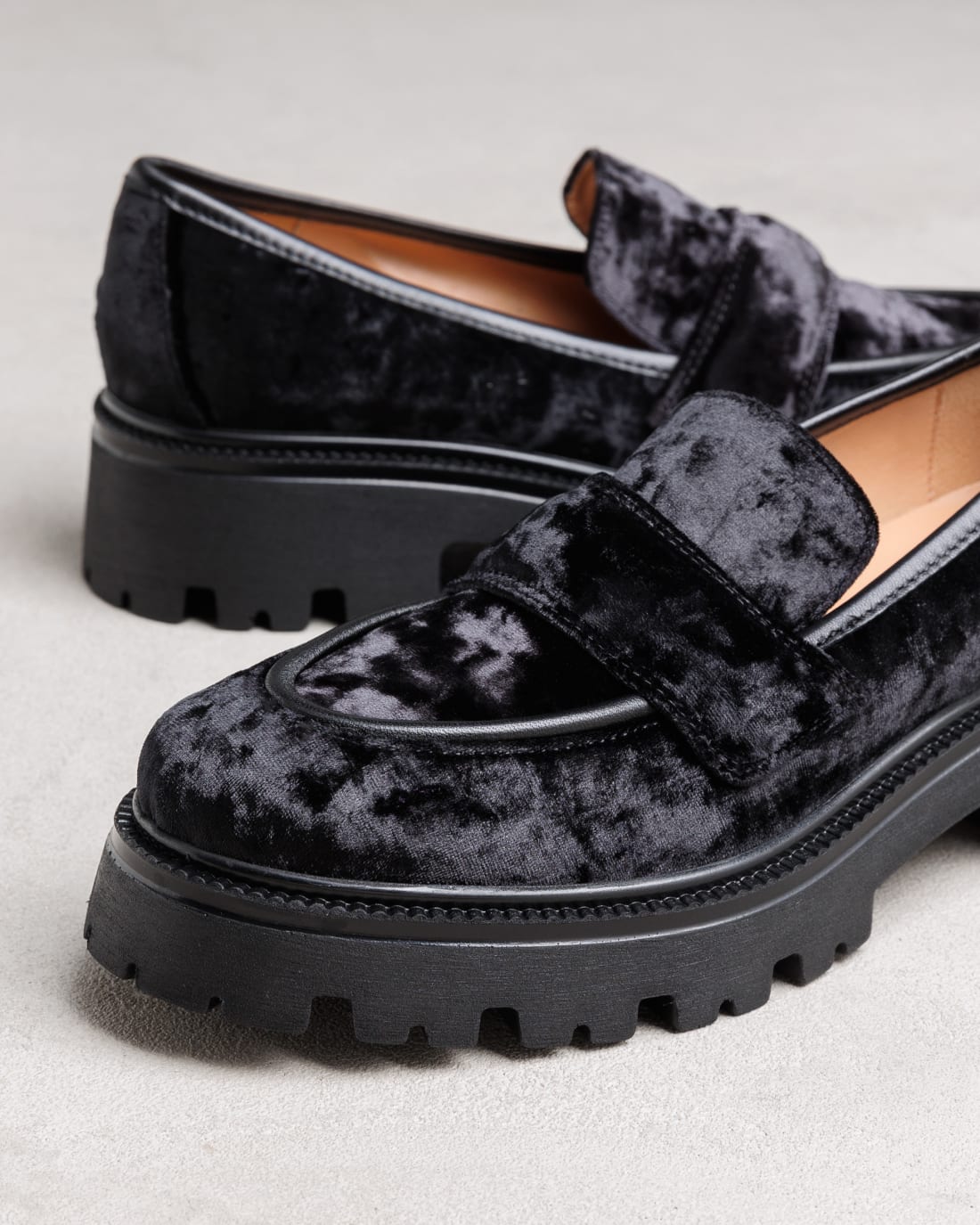 Черные лоферы из велюра - Image 4 of 7