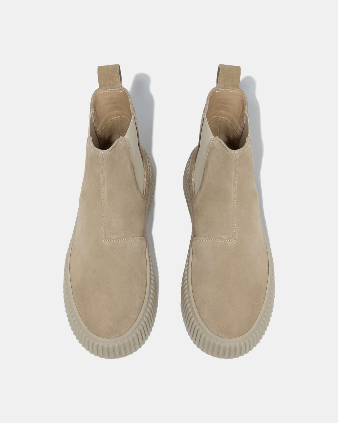Бежевые замшевые ботинки
