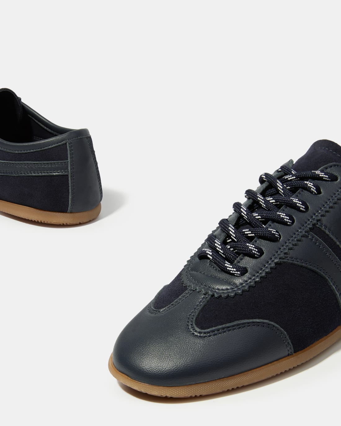 Темно-синие кожаные кеды