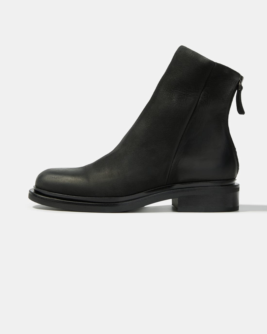 Черные кожаные ботинки