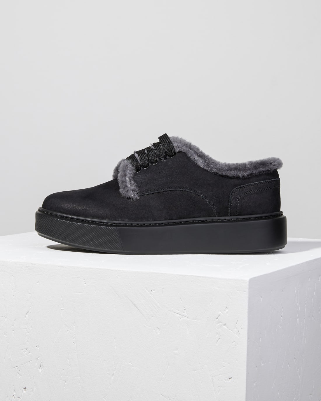 Темно-серые ботинки из натуральной кожи