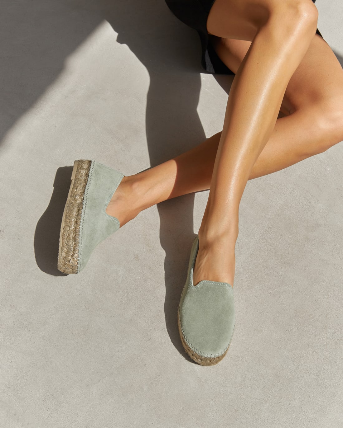 Зеленые замшевые эспадрильи