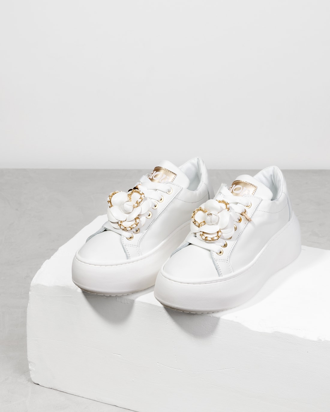 Белые кожаные кроссовки с розой - Image 2 of 4