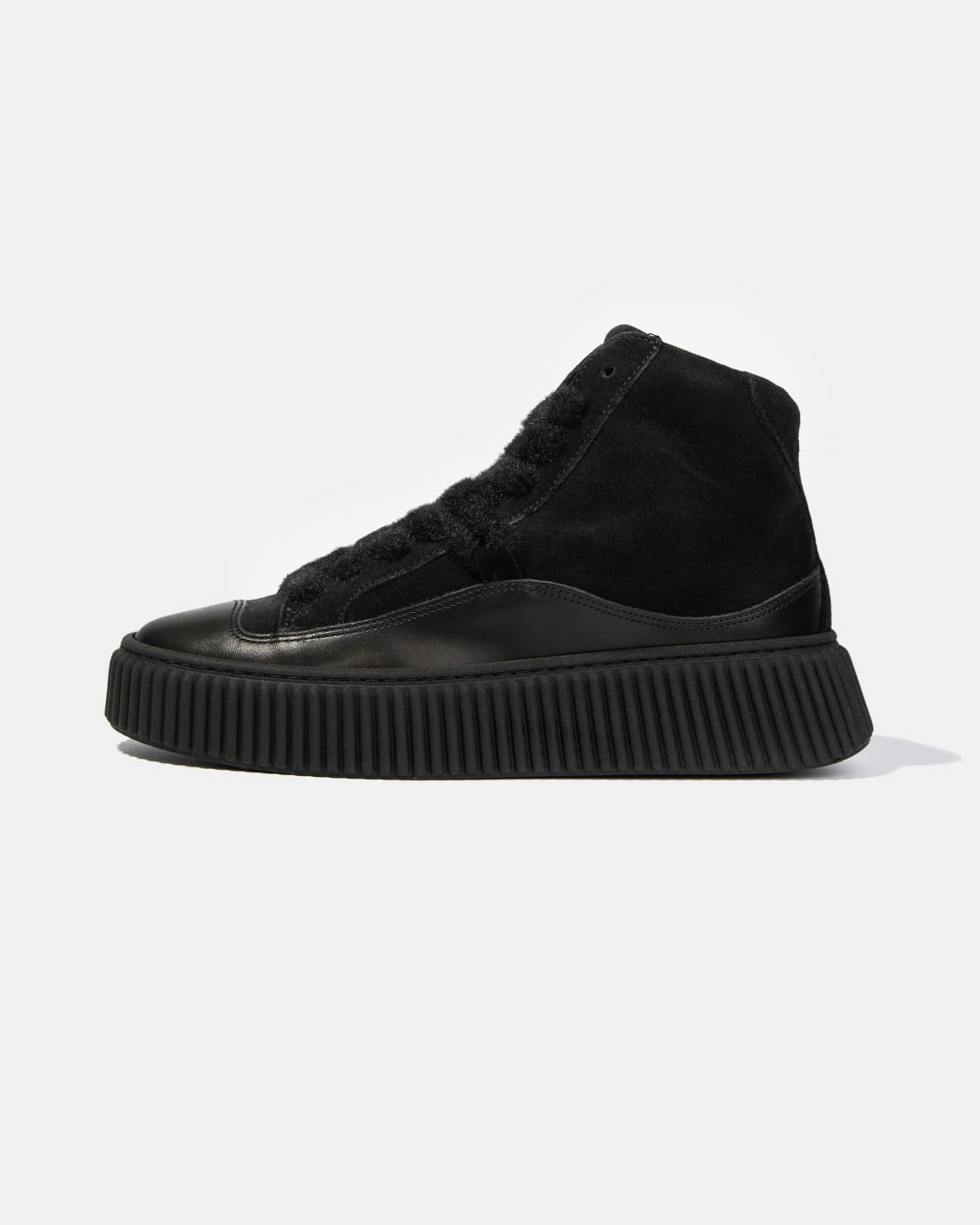 Черные кеды из натуральной кожи и замши