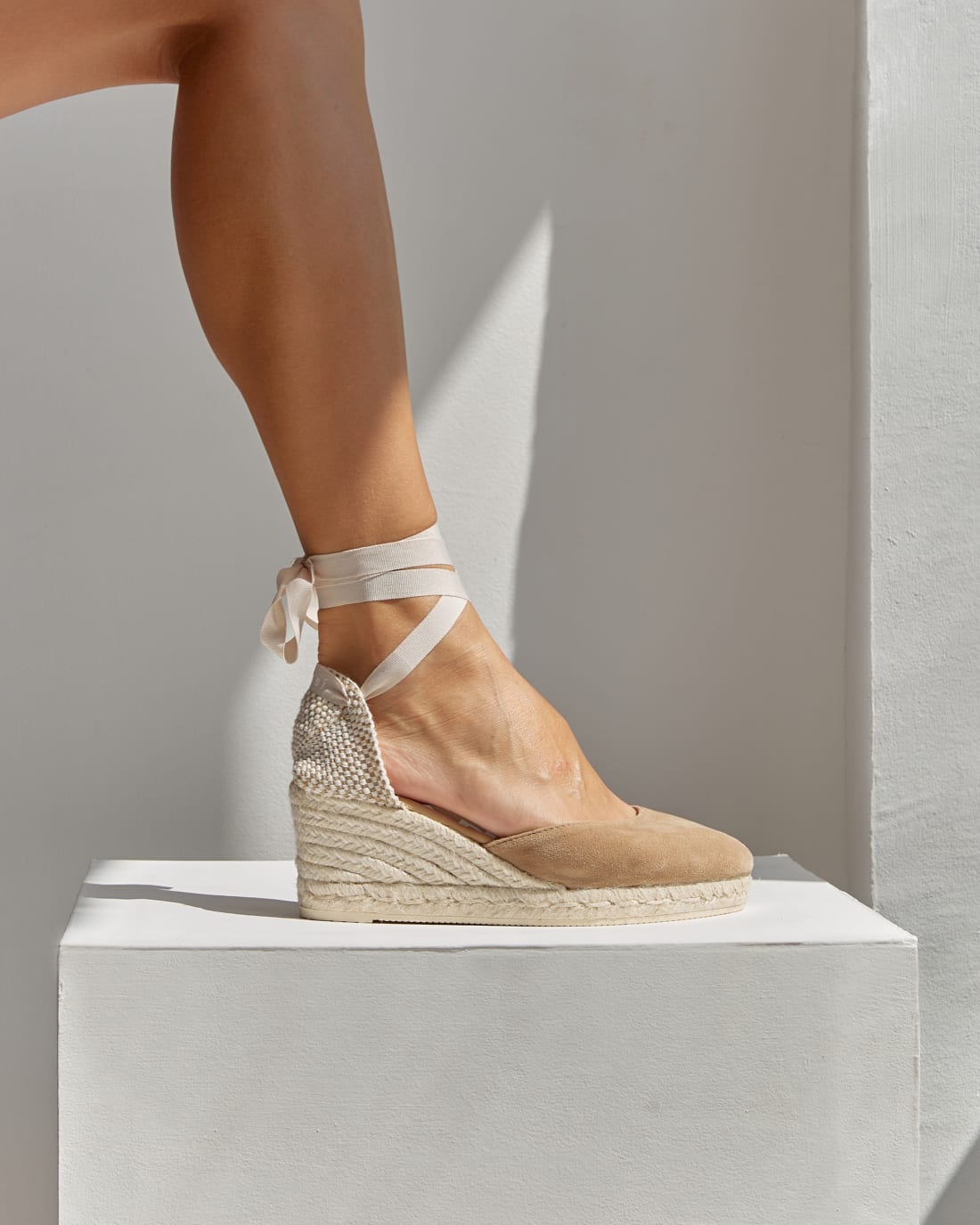 Бежевые замшевые эспадрильи