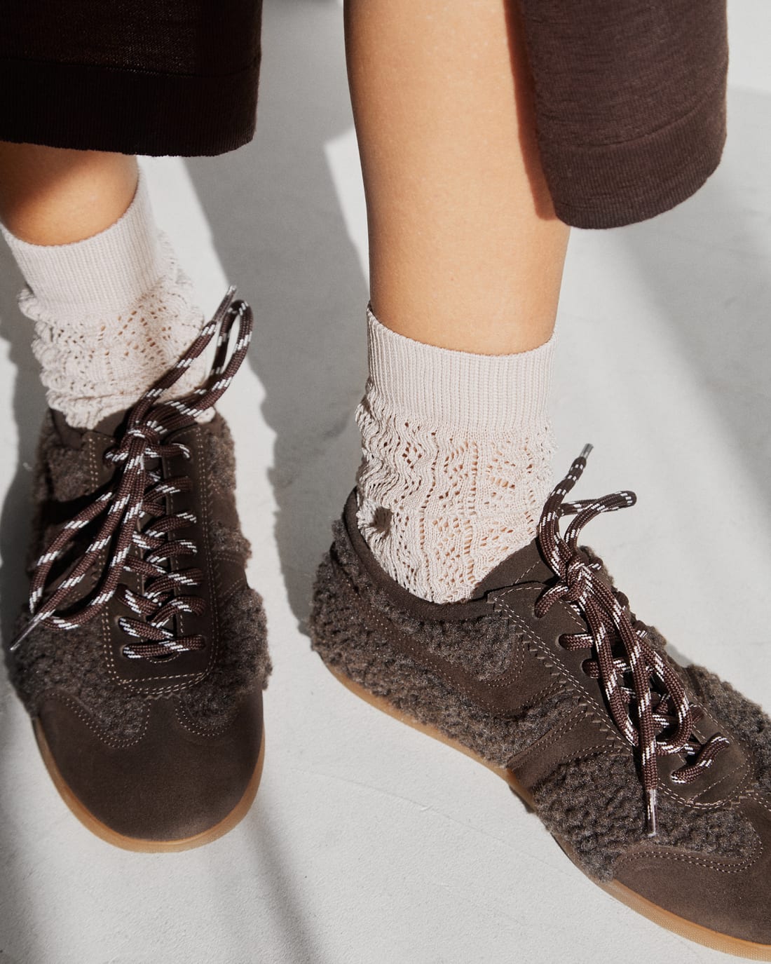 Темно-коричневые кеды