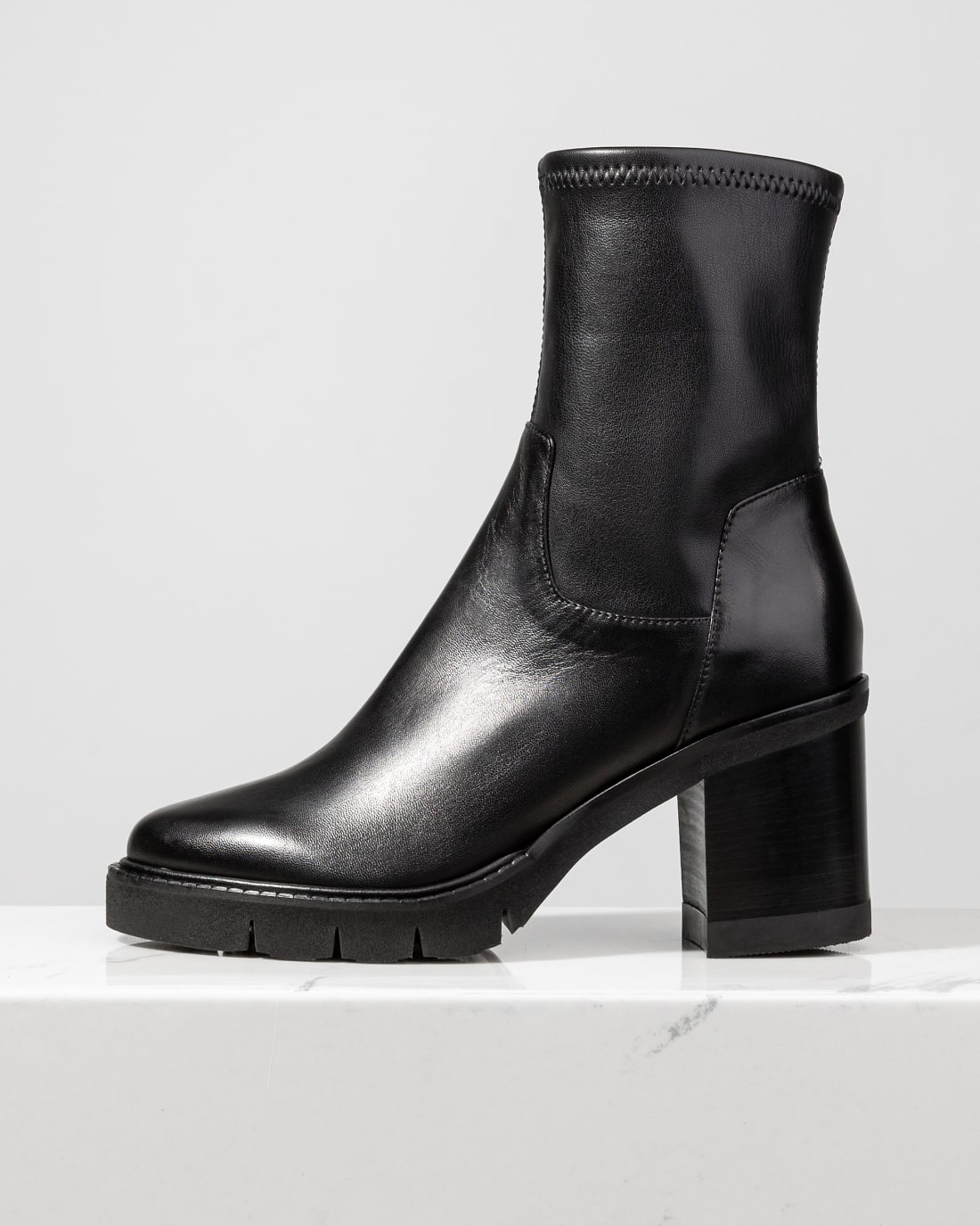 Черные кожаные полусапоги - Image 1 of 4