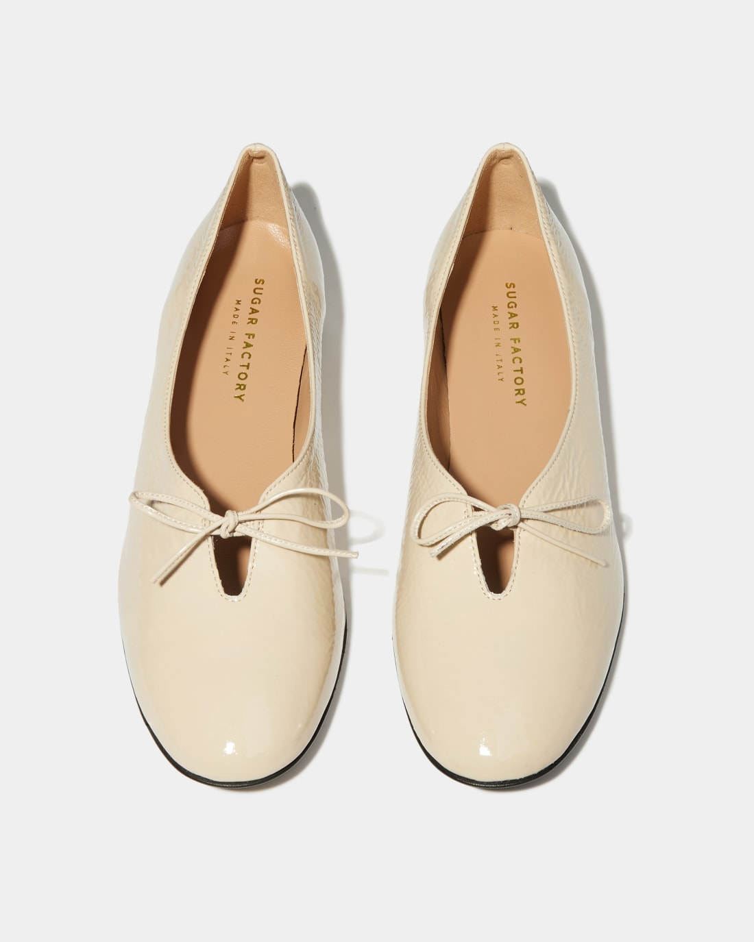 Белые туфли из натуральной кожи