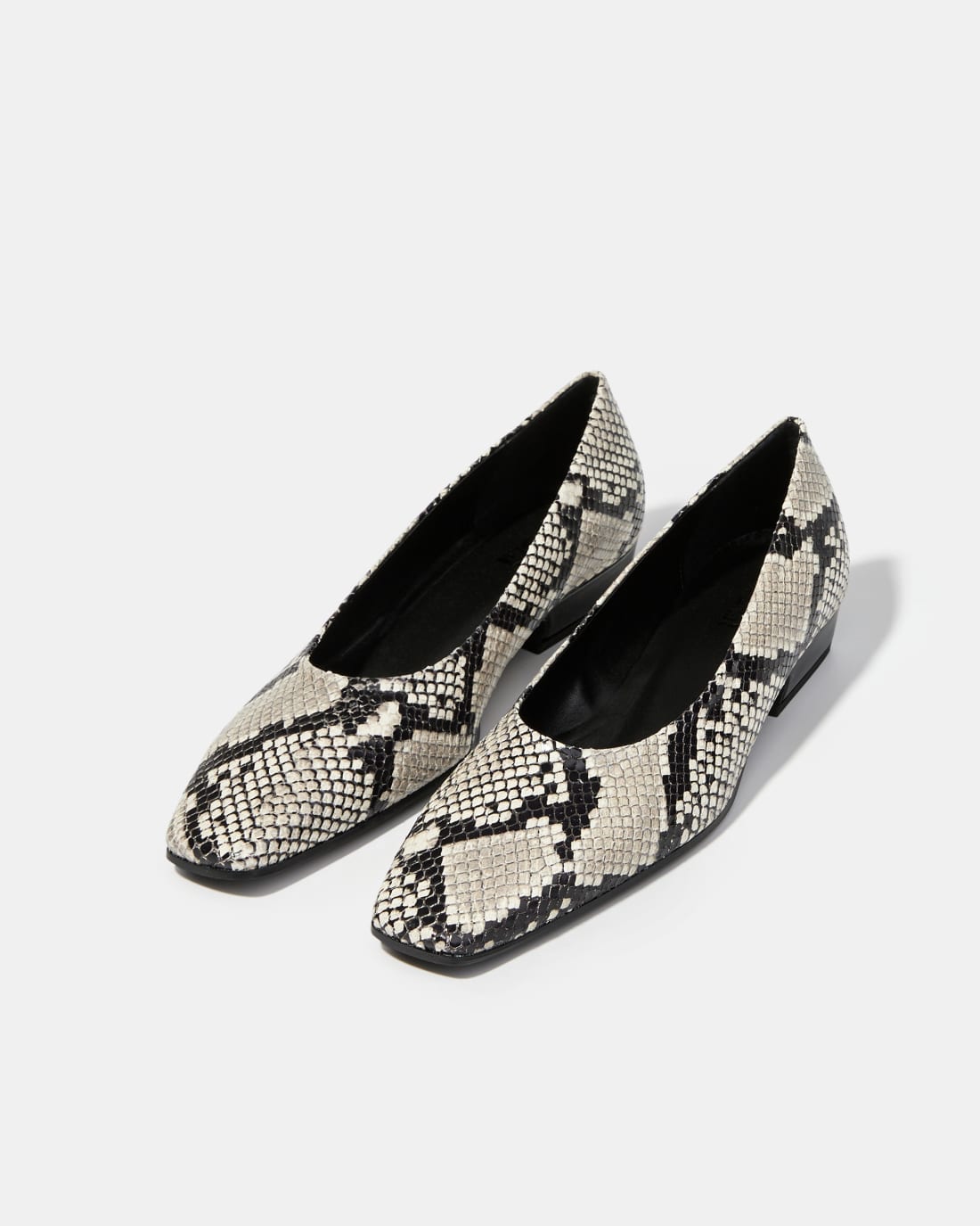 Туфли из натуральной кожи со змеиным принтом