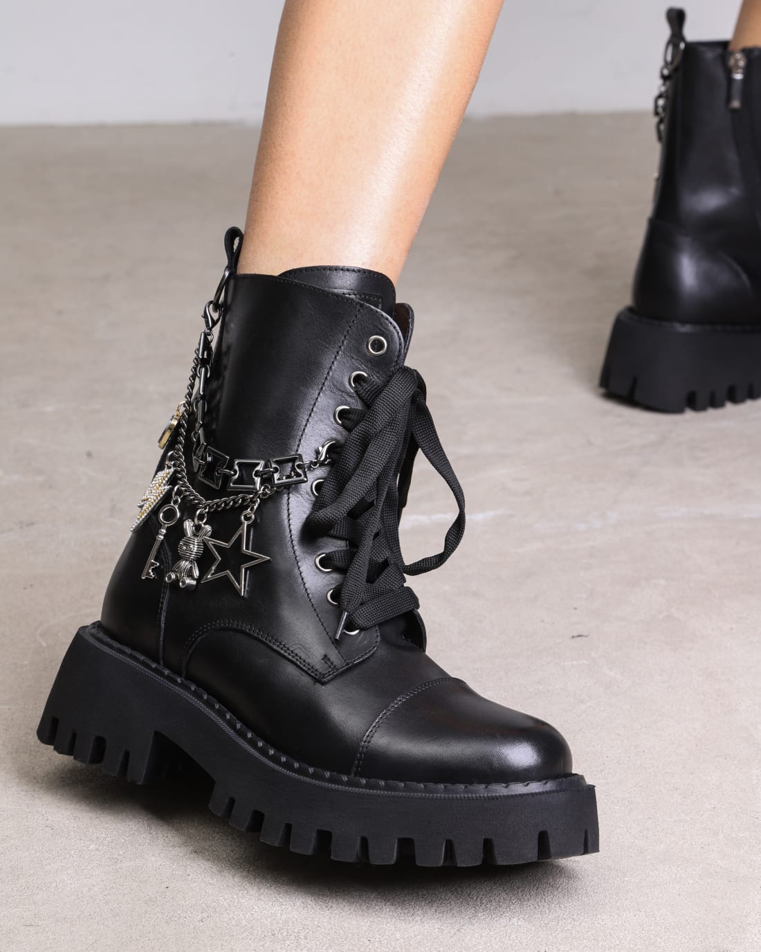 Черные ботинки из натуральной кожи с декором - Image 5 of 6