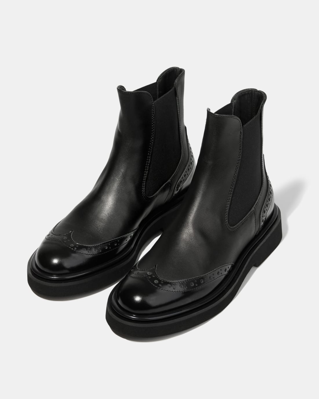 Черные кожаные ботинки челси