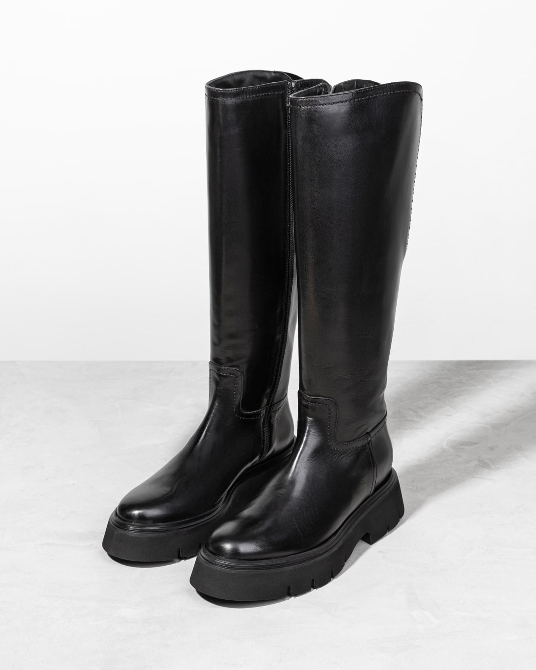 Черные кожаные сапоги классического стиля - Image 3 of 5