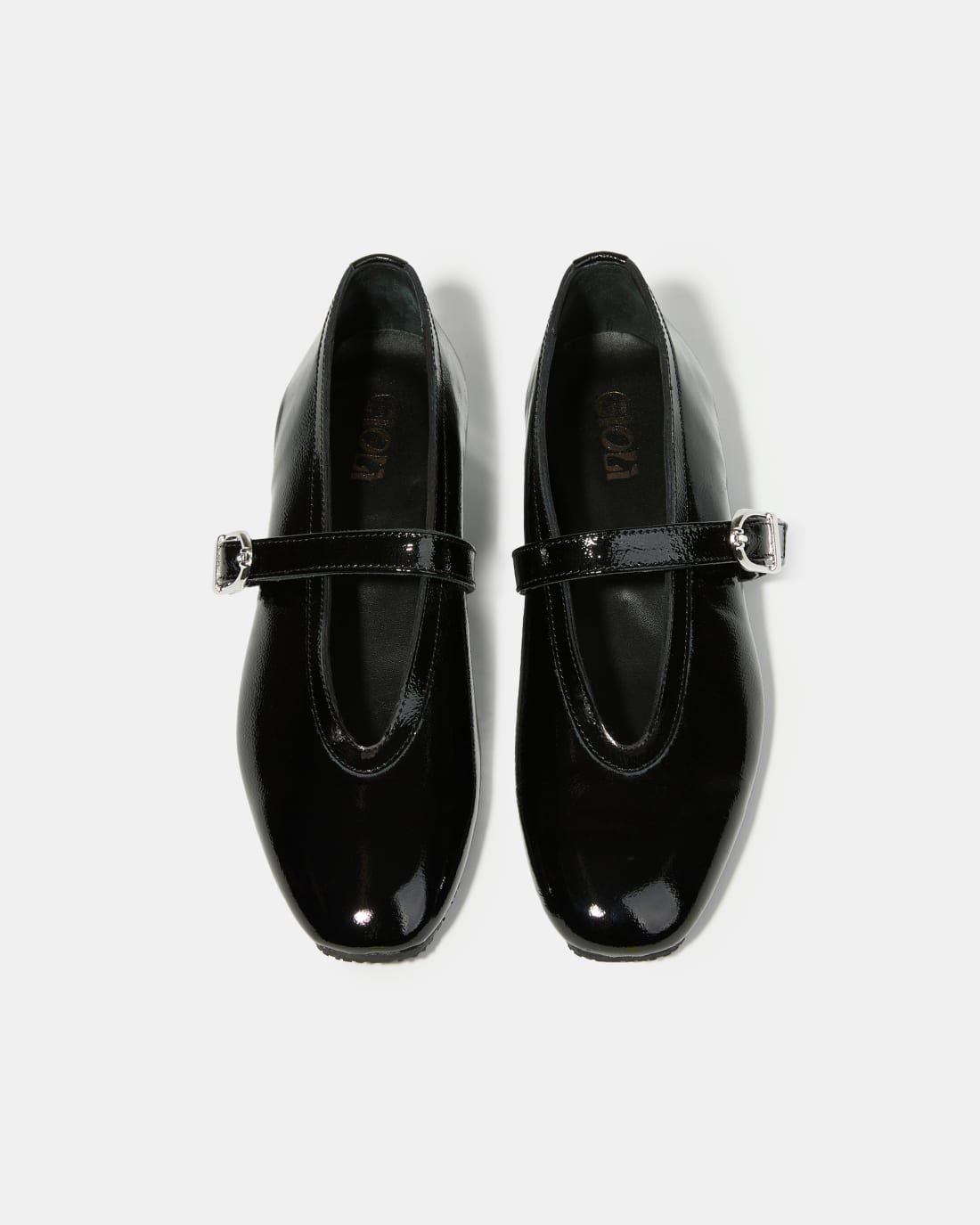 Черные лакированные туфли