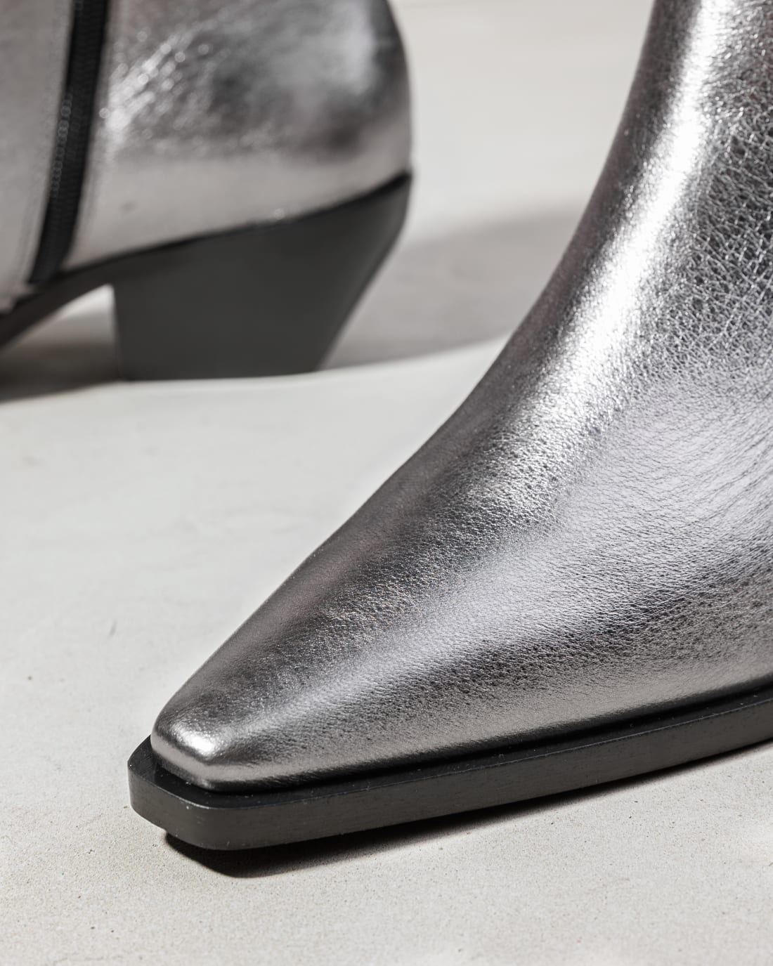 Казаки из натуральной кожи серебристого цвета - Image 4 of 6