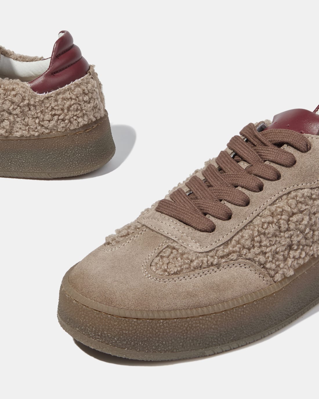 Серо-бежевые кроссовки