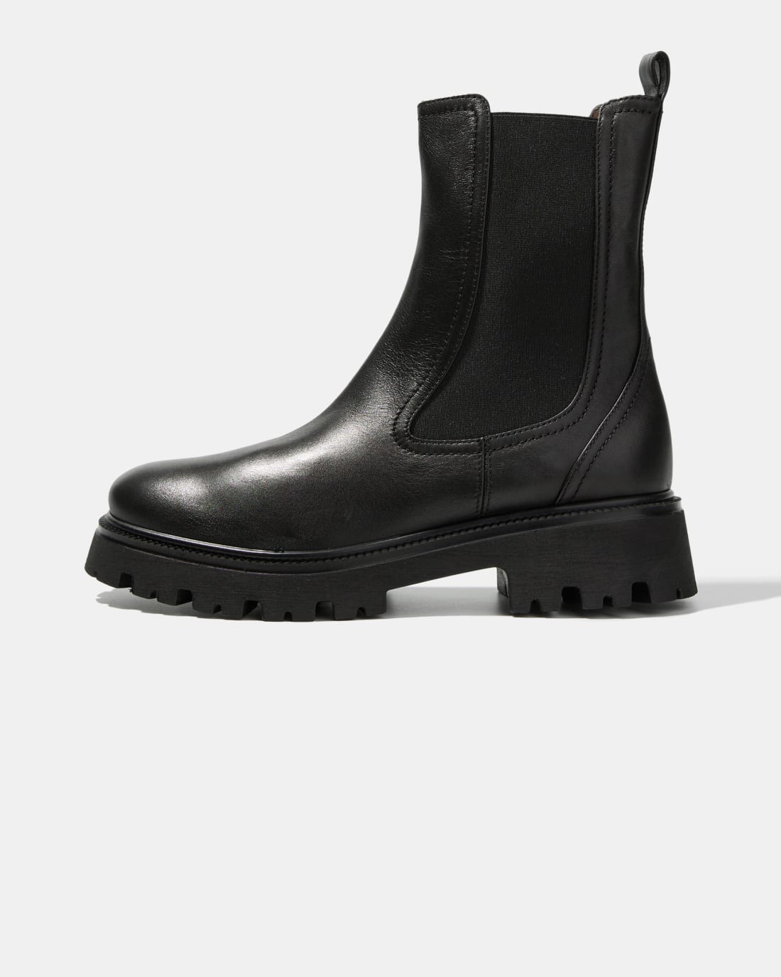 Черные кожаные ботинки