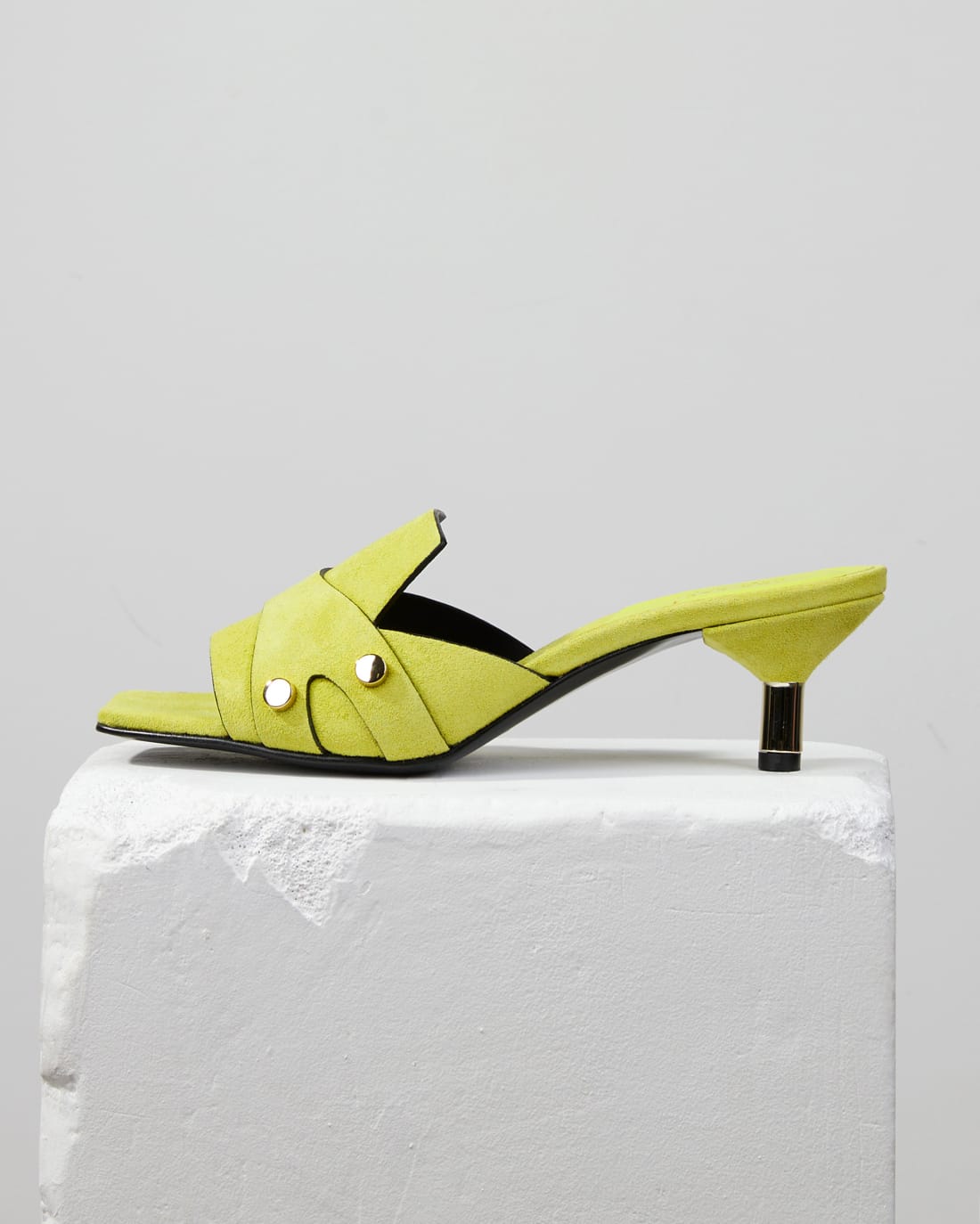 Салатовые замшевые босоножки - Image 1 of 6