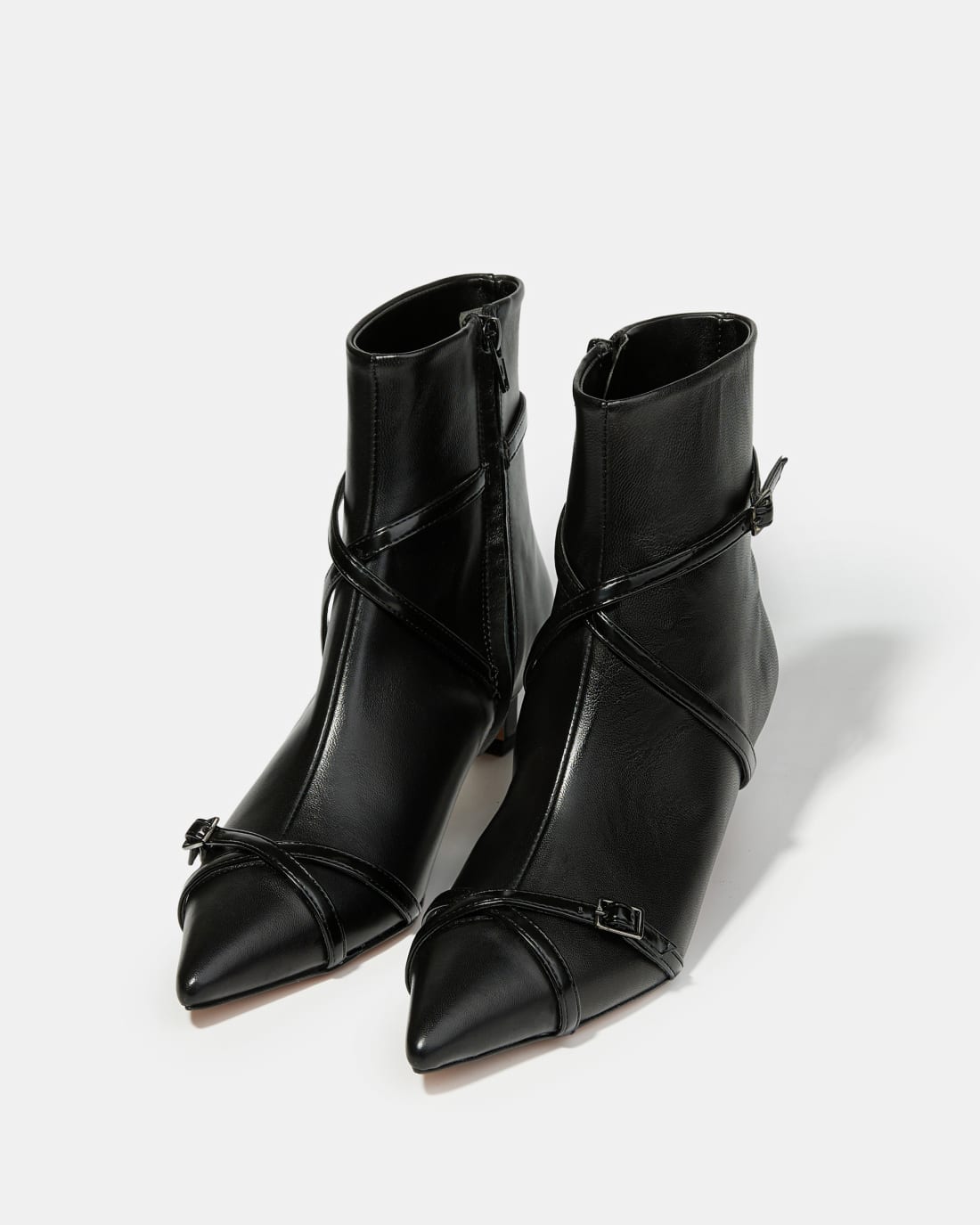Чёрные кожаные ботильоны