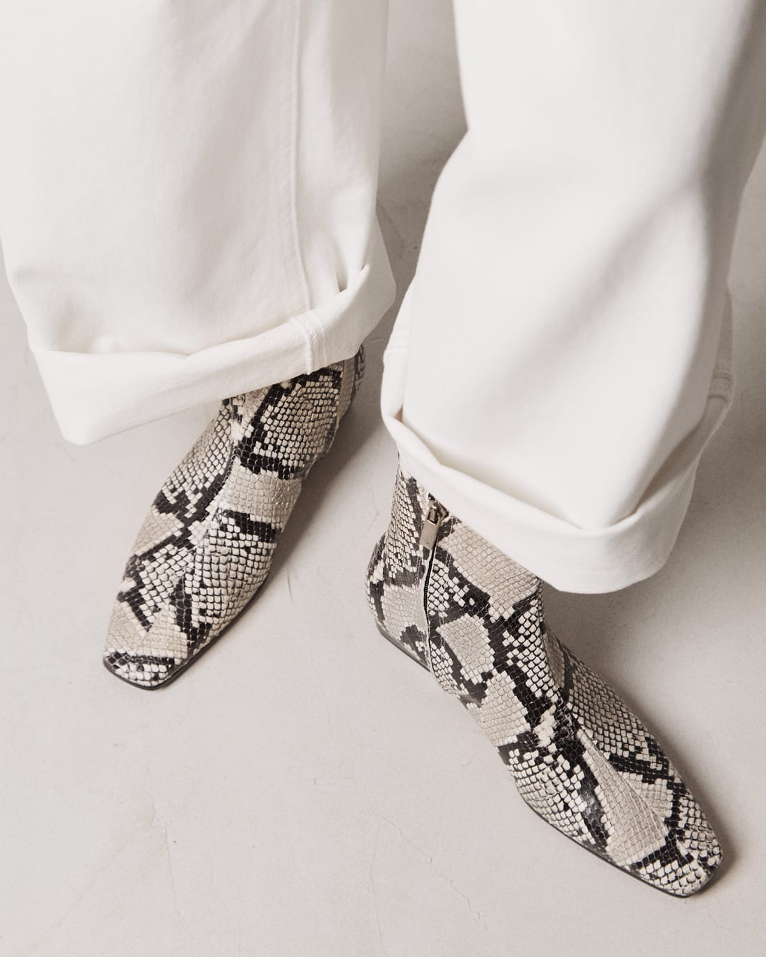 Ботинки из натуральной кожи со змеиным принтом