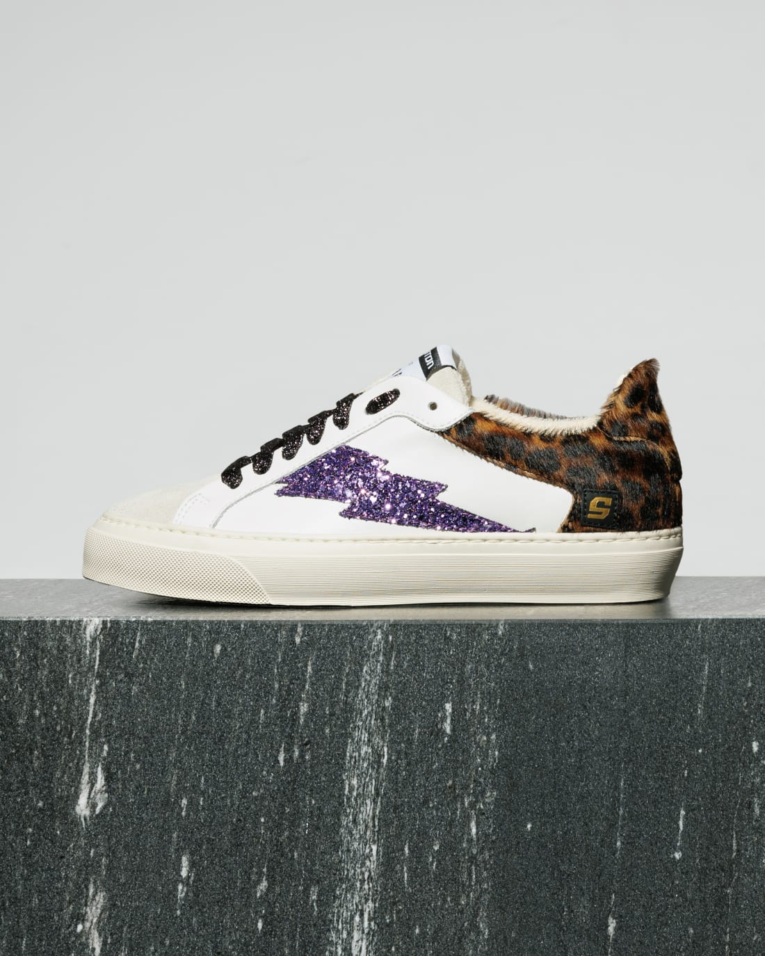 Белые кожаные кеды с леопардовым принтом - Image 1 of 5