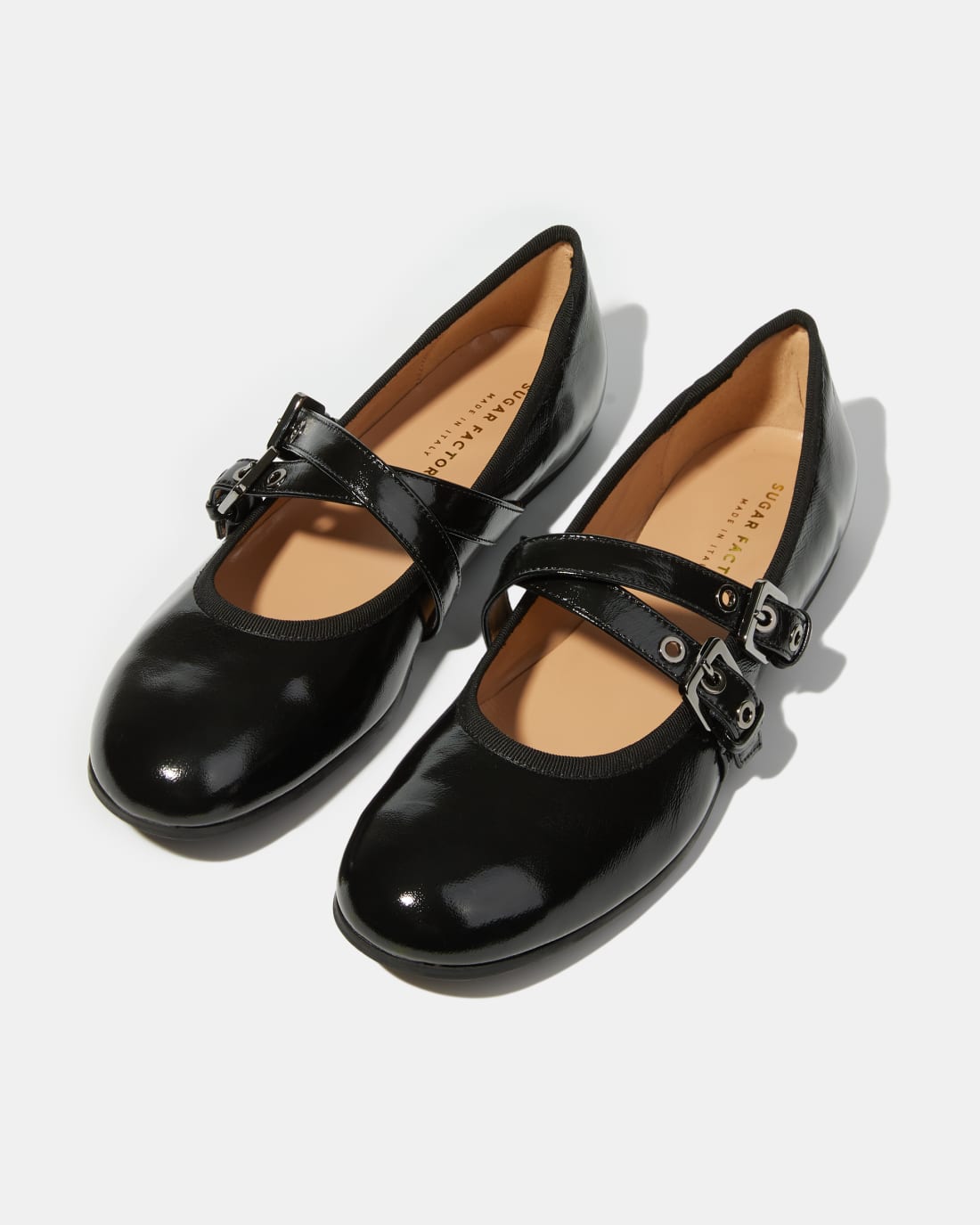 Черные туфли на ремешке