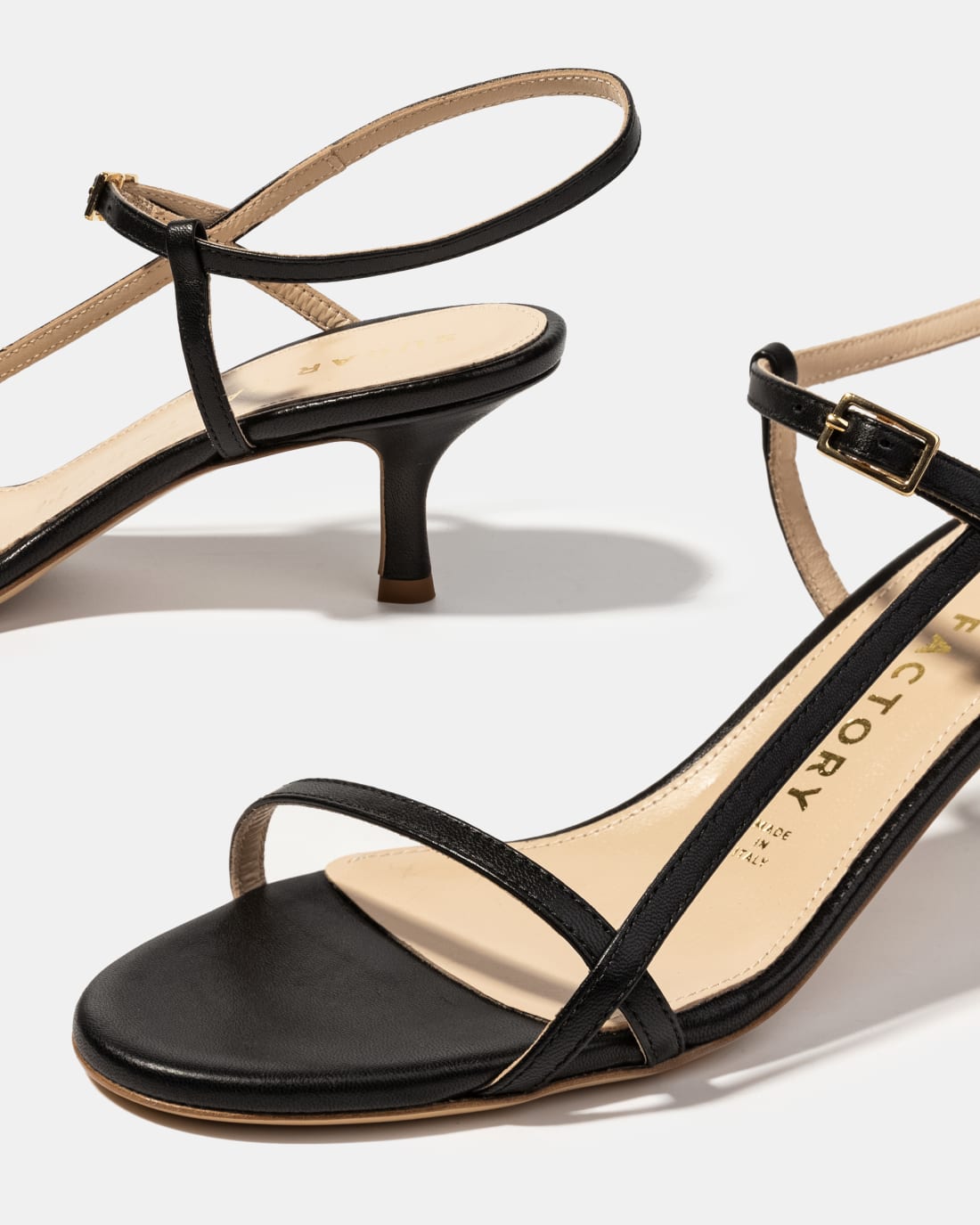 Черные босоножки на каблуке - Image 4 of 5