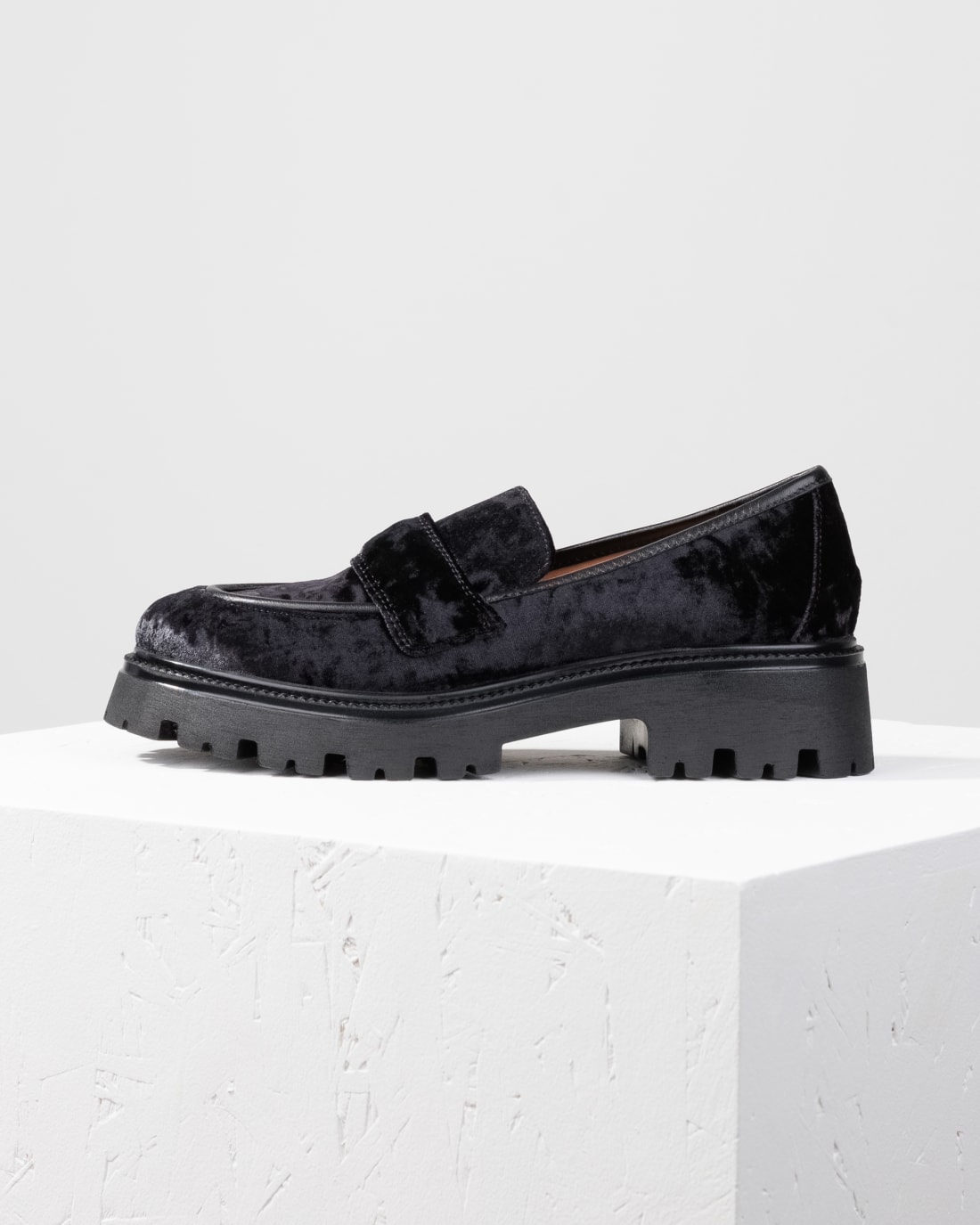 Черные лоферы из велюра - Image 1 of 7