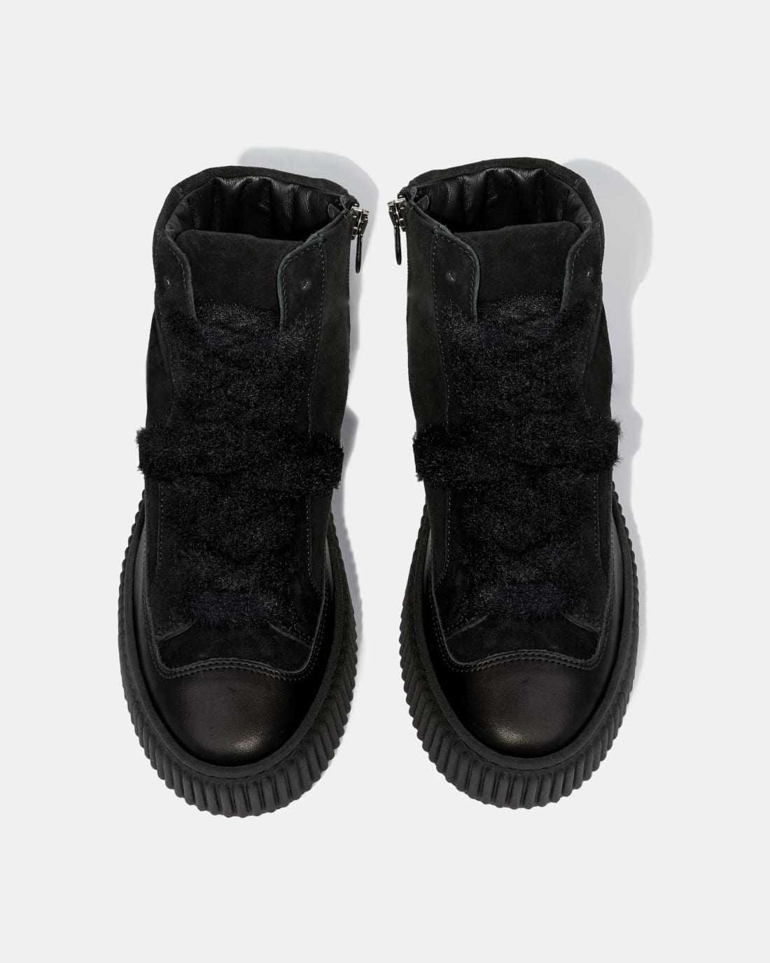 Черные кеды из натуральной кожи и замши