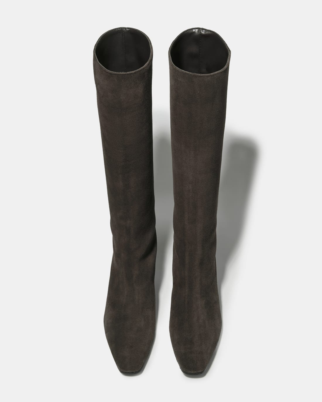 Темно-коричневые сапоги из замши