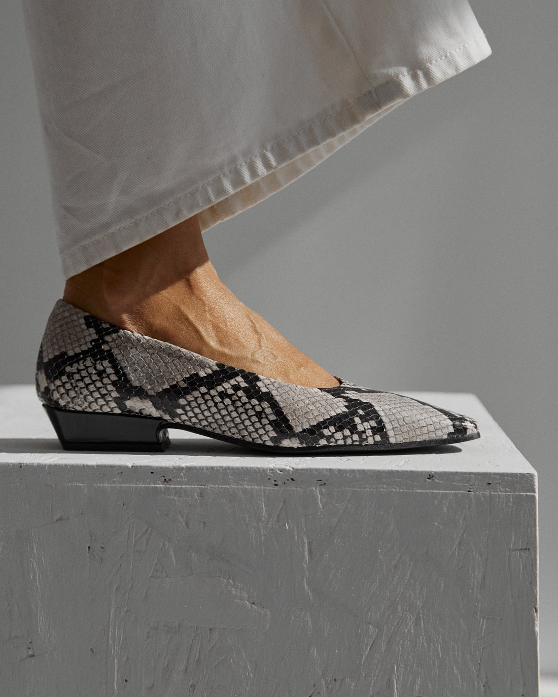Туфли из натуральной кожи со змеиным принтом