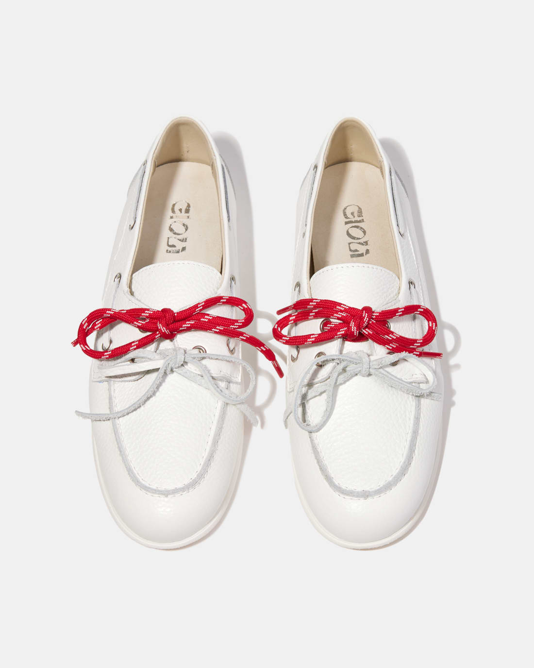 Белые кожаные мокасины со шнурками