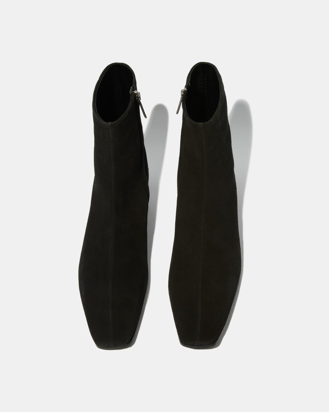 Черные замшевые ботинки