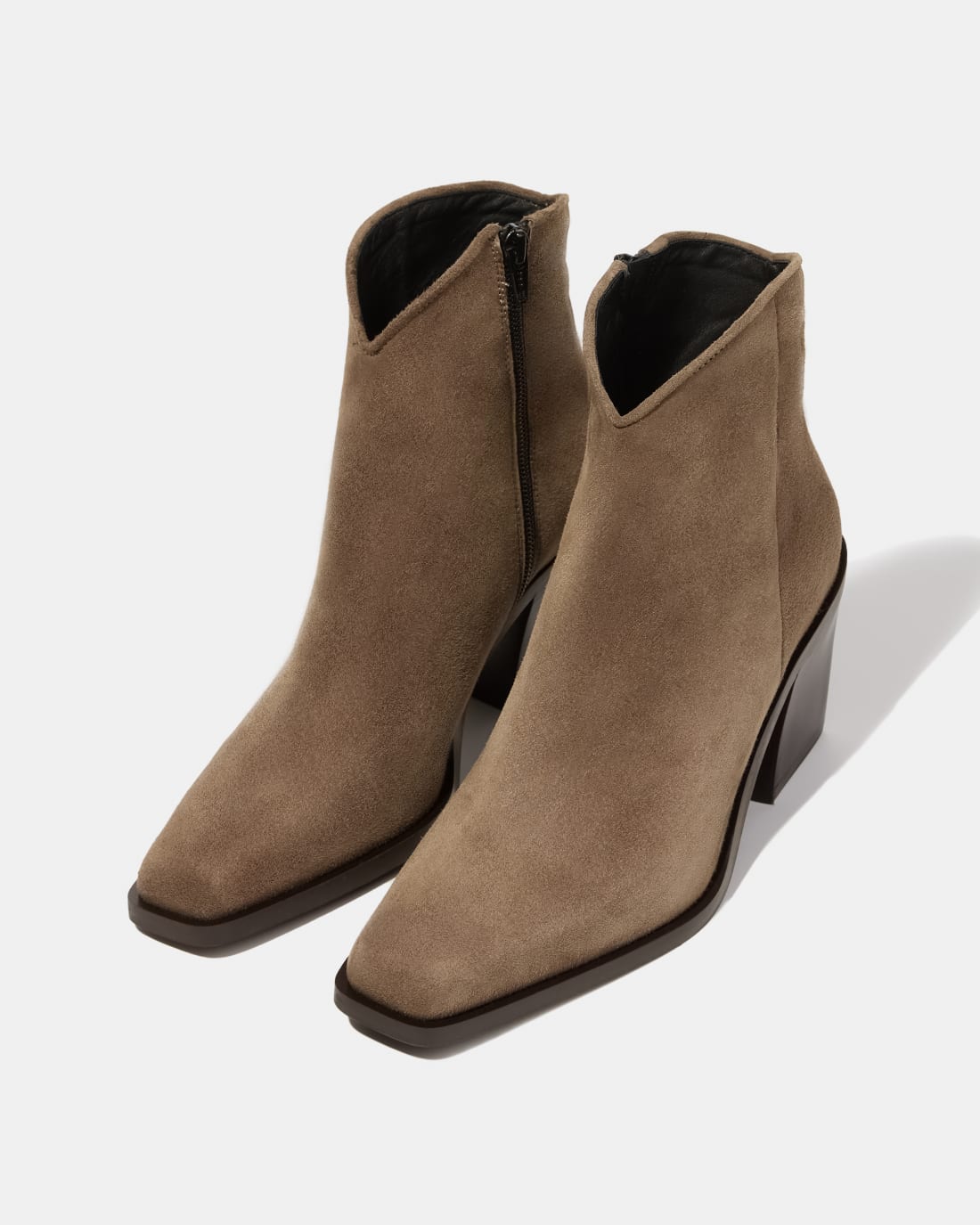 Бежевые замшевые ботильоны