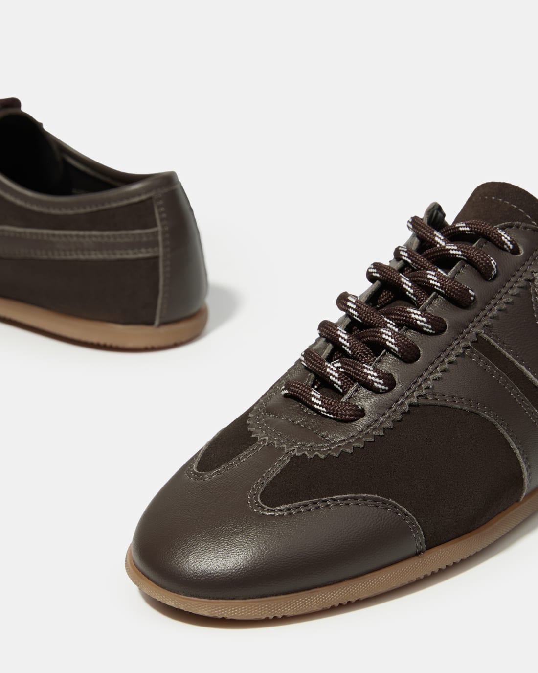 Темно-коричневые кеды из натуральной кожи и замши