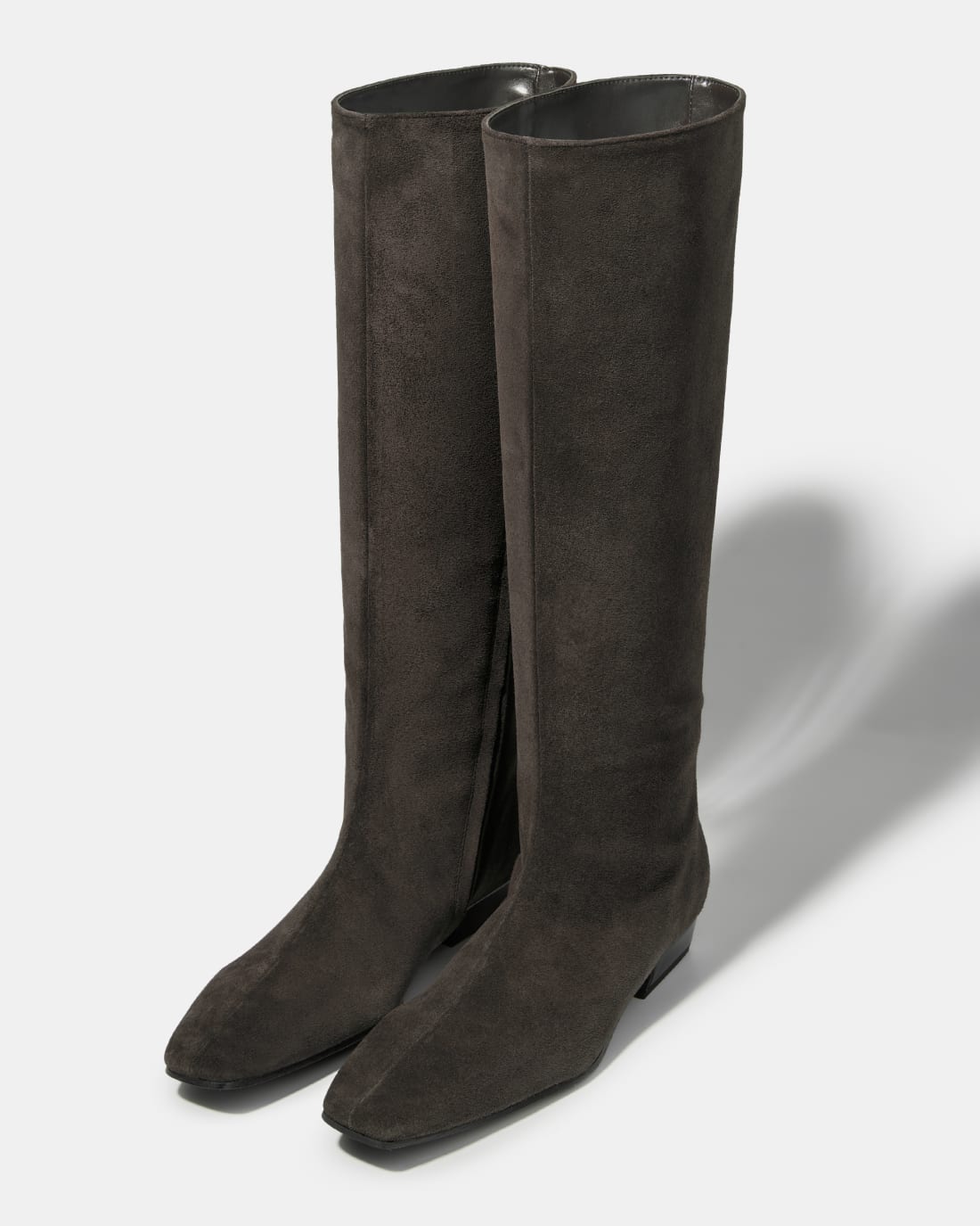 Темно-коричневые замшевые сапоги