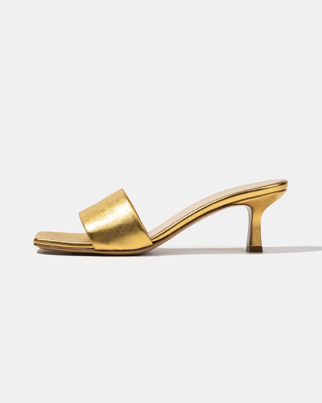 Золотистые кожаные мюли - Image 1 of 4