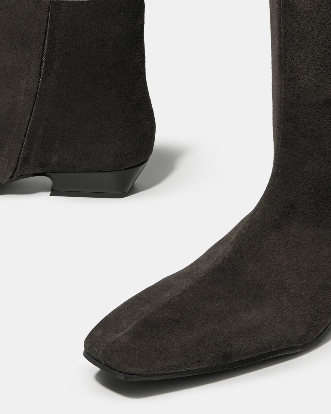 Темно-коричневые замшевые сапоги