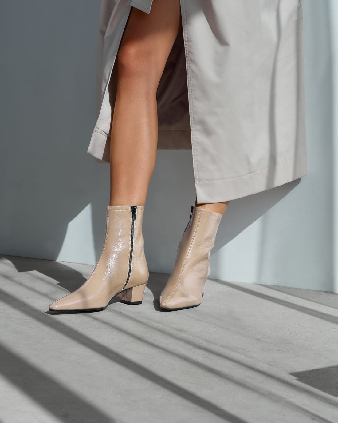 Ботинки из лакированной кожи серо-бежевого цвета - Image 5 of 7