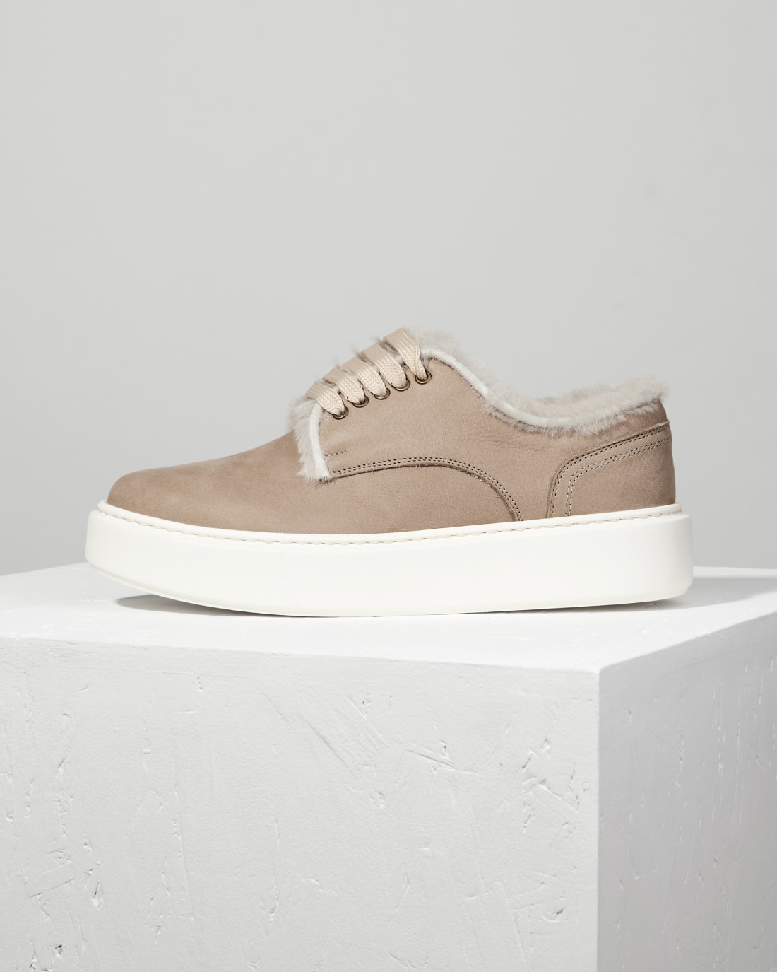 Серые кожаные полуботинки на меху