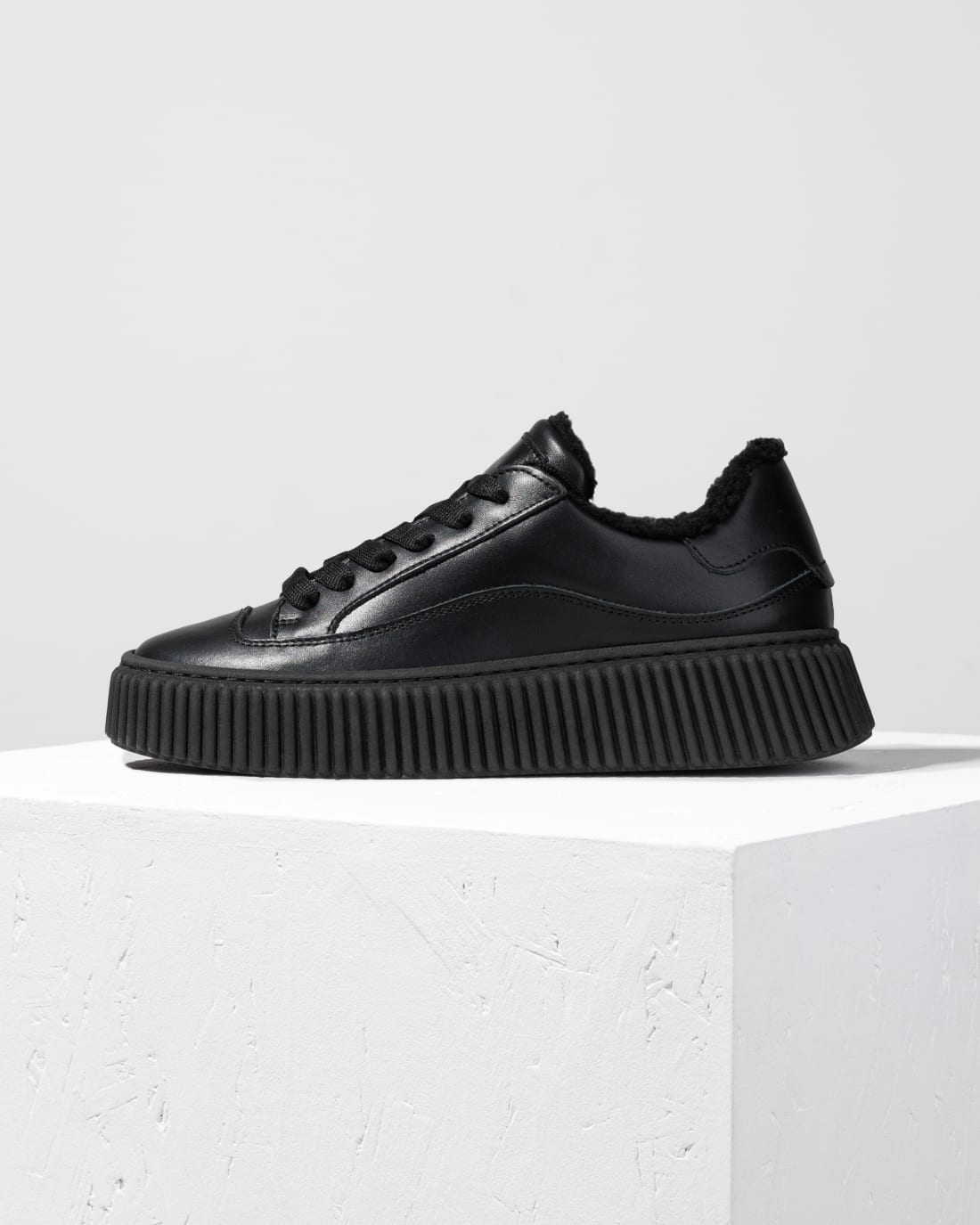 Черные утепленные кроссовки - Image 1 of 4