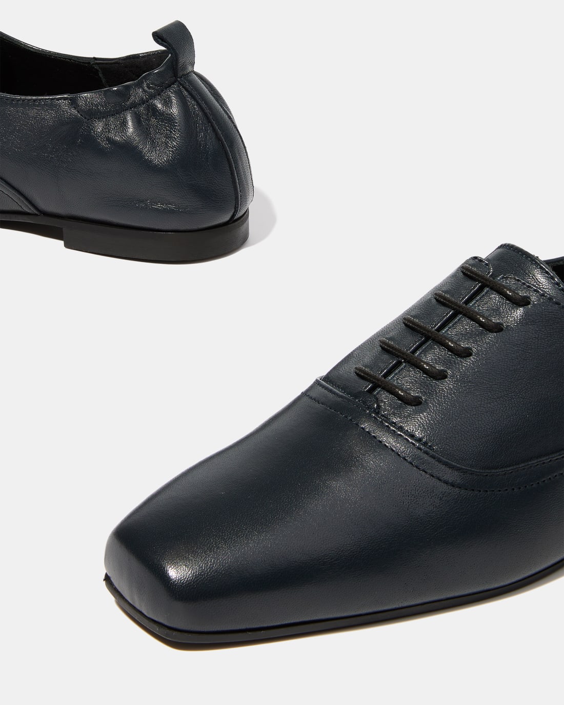 Туфли из тёмно-синей натуральной кожи