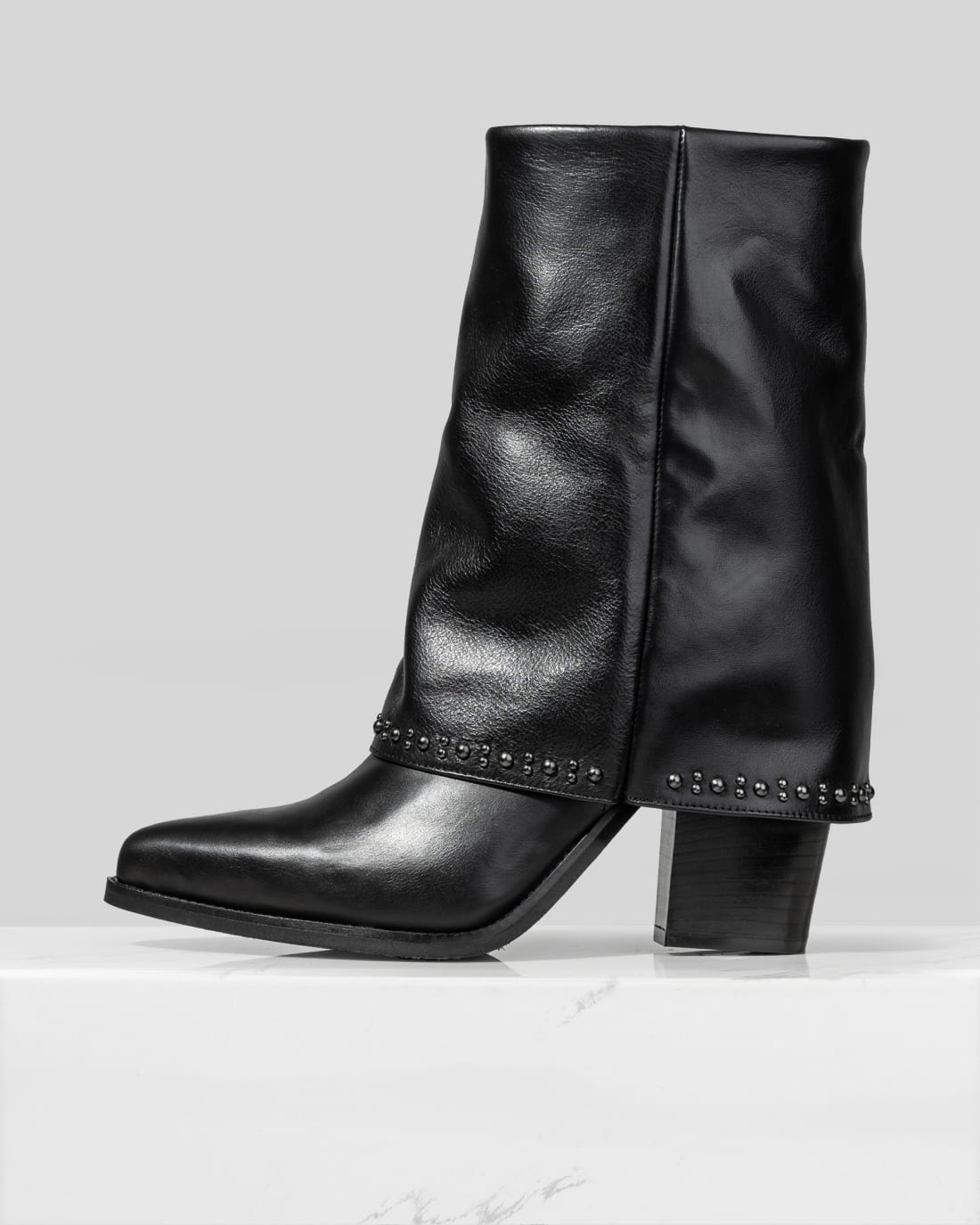 Черные кожаные ботинки