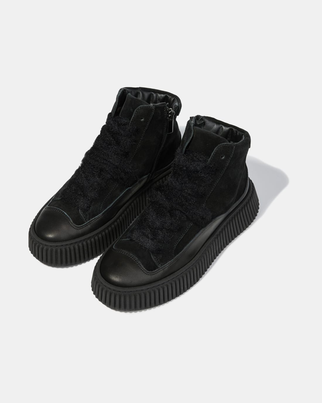 Черные кеды из натуральной кожи и замши