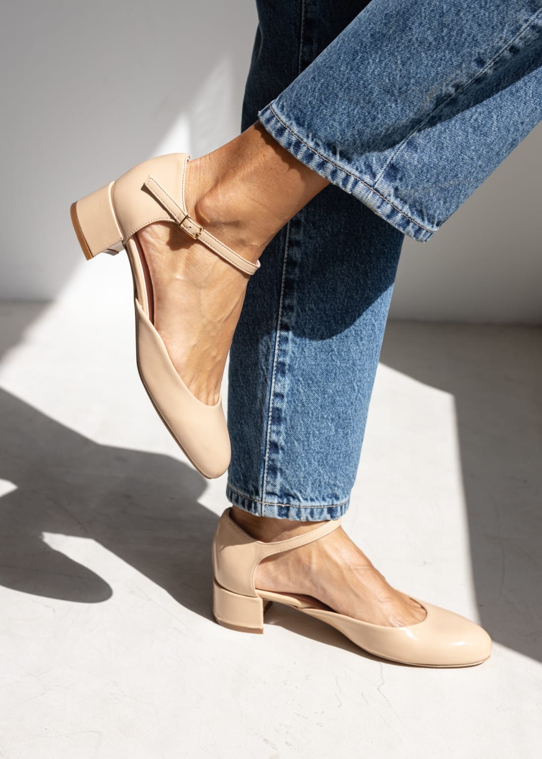 Бежевые лакированные туфли на каблуке - Image 2 of 5