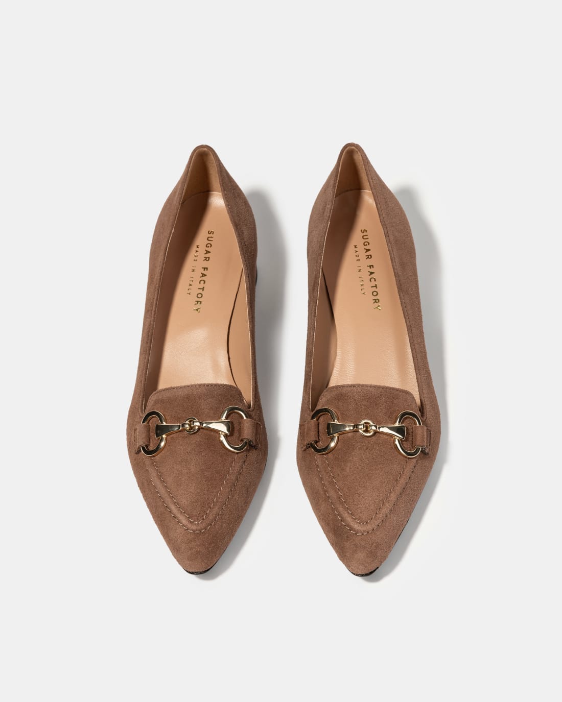 Замшевые туфли на низком каблуке