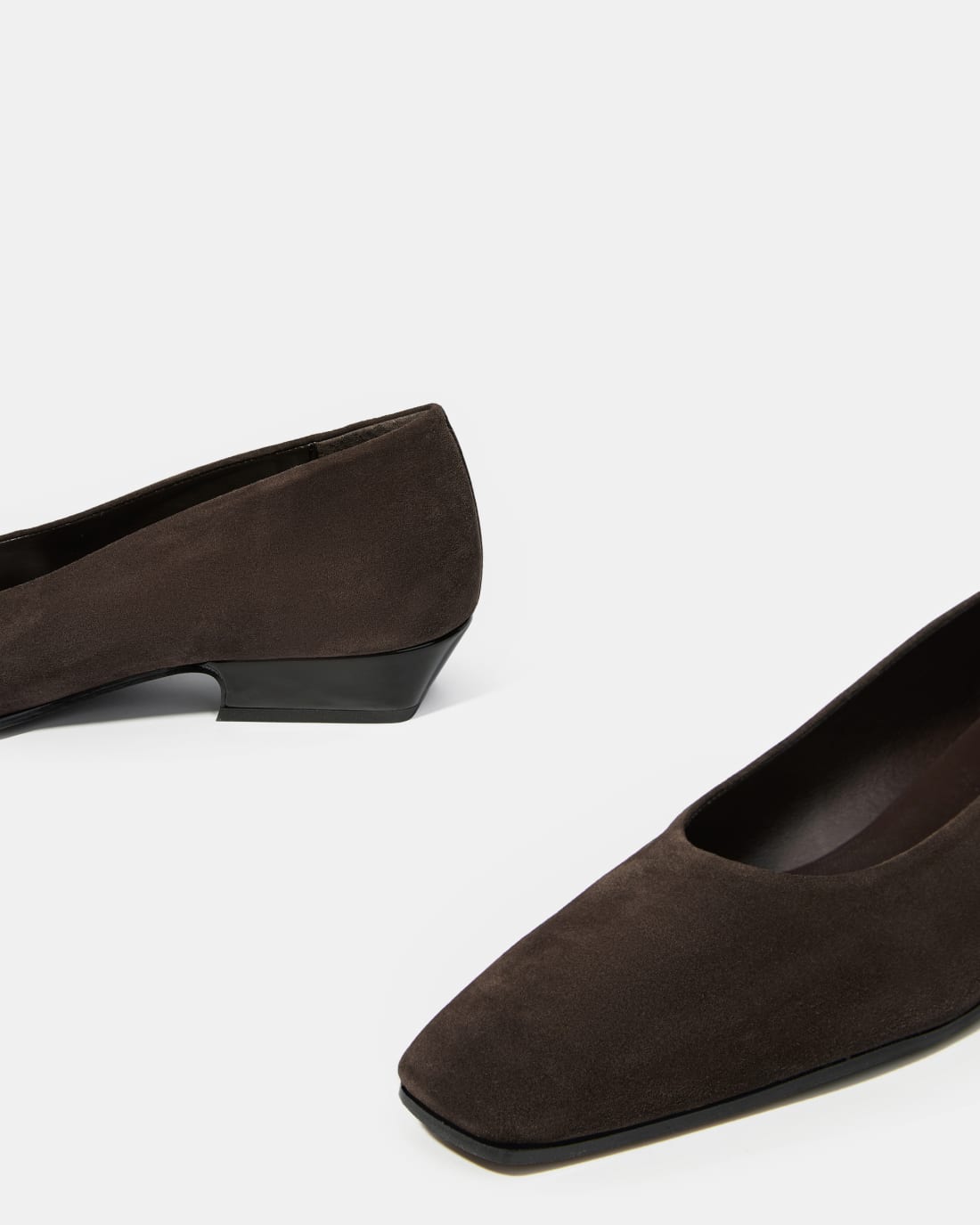 Темно-коричневые замшевые балетки